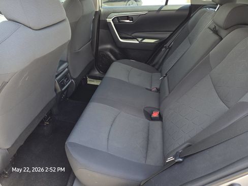 Used 2020 Toyota RAV4 XLE FWD image 18