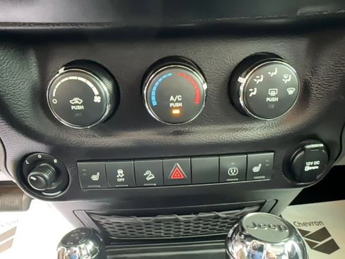 Used 2017 Jeep Wrangler Unlimited Sahara w/ Connectivity Group image 10