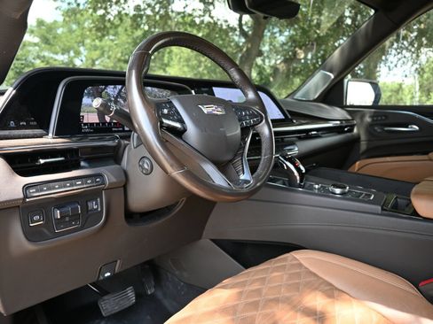 Used 2021 Cadillac Escalade ESV Sport w/ Driver Assist Tech Package AWD/4WD image 17