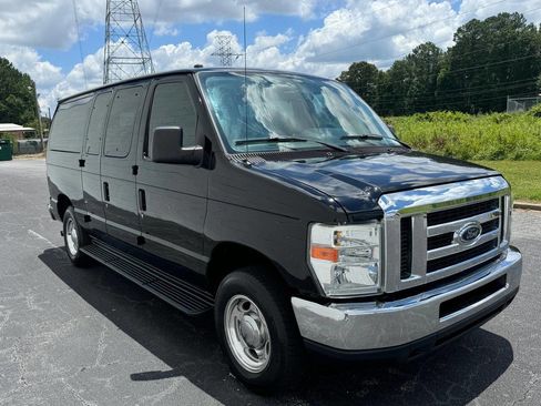 Used 2011 Ford E-150 and Econoline 150 Wagon w/ XLT Premium Pkg image 3