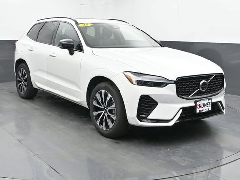 Used 2025 Volvo XC60 B5 Plus AWD/4WD image 3