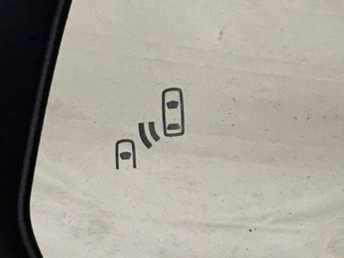 Used 2022 Toyota Corolla Cross LE image 11