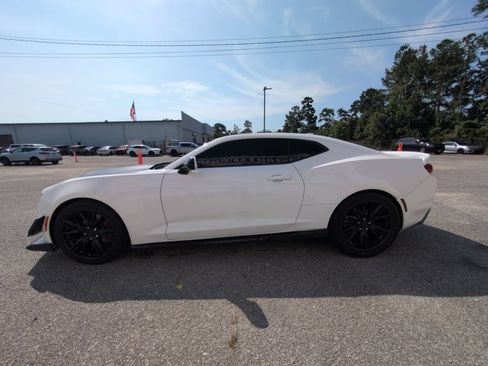 Used 2023 Chevrolet Camaro LT w/ Technology Package RWD image 5