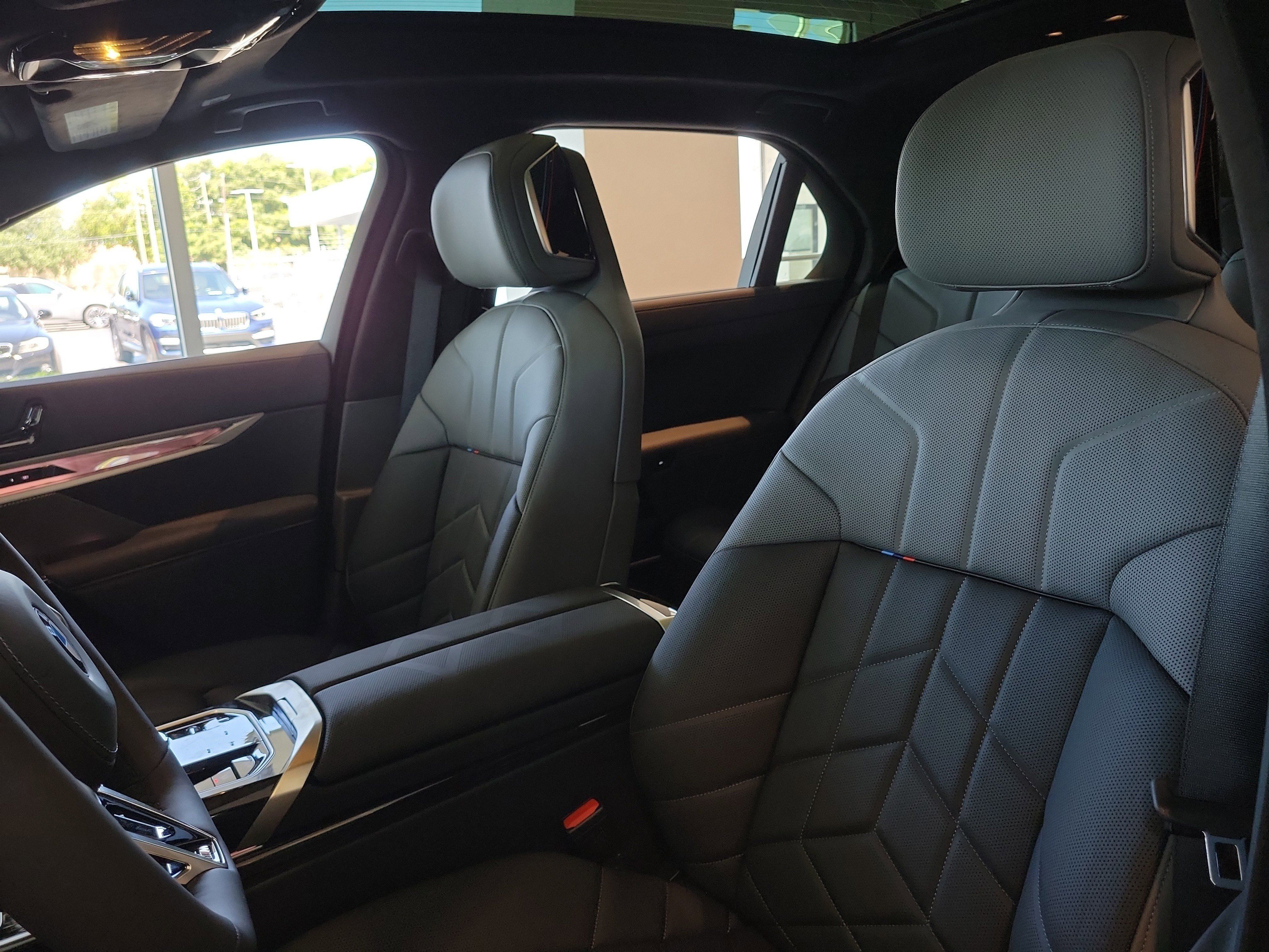 New 2026 BMW 740i w/ Premium Package RWD image 16
