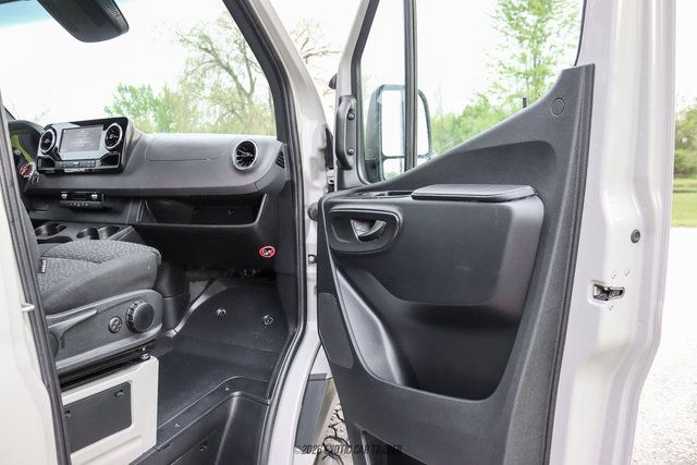 Used 2023 Mercedes-Benz Sprinter 2500 image 46