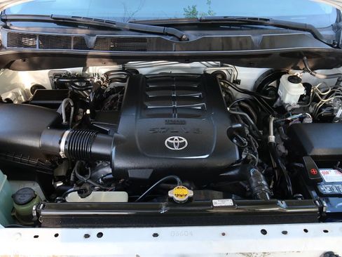 Used 2014 Toyota Sequoia SR5 image 29