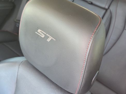 Used 2022 Buick Envision Essence w/ Sport Touring Package image 16