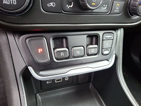 Certified 2021 GMC Terrain SLE w/ Driver Convenience Package image 12