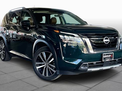 Used 2024 Nissan Pathfinder Platinum image 2