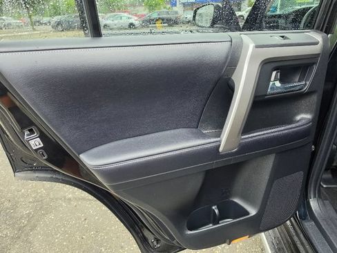 Used 2018 Toyota 4Runner SR5 AWD/4WD image 23