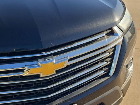 Used 2023 Chevrolet Traverse LT image 11