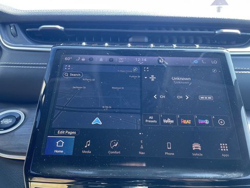 Used 2023 Jeep Grand Cherokee Limited image 24