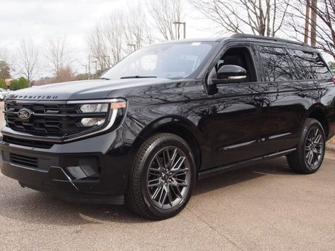 Certified 2025 Ford Expedition Platinum w/ Stealth Performance Package image 3