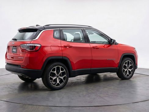Used 2025 Jeep Compass Limited AWD/4WD image 7