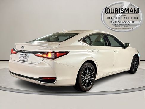 Certified 2024 Lexus ES 300h w/ Premium Package image 8