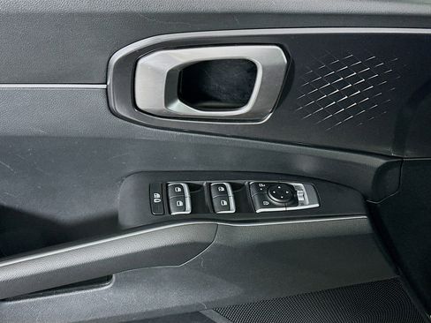 Used 2024 Kia Sorento S image 15