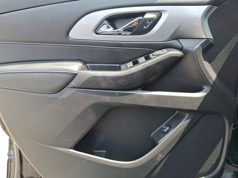 Used 2023 Chevrolet Traverse LT image 14