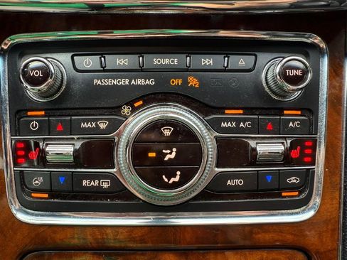 Used 2017 Lincoln Continental Select w/ Climate Package image 26