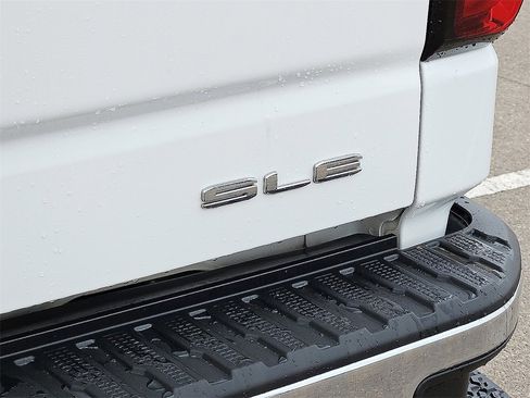 Used 2024 GMC Sierra 1500 SLE image 13