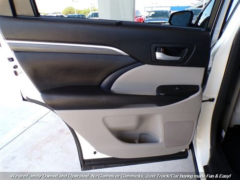Used 2018 Toyota Highlander Limited FWD image 19