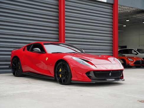 Used 2019 Ferrari 812 Superfast RWD image 3
