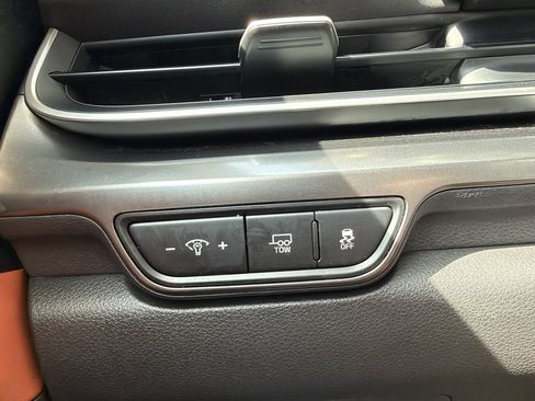 Used 2025 Kia Carnival SX w/ SX Dark Edition Package FWD image 30