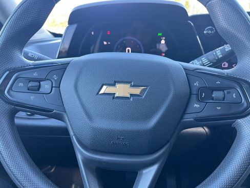 Used 2025 Chevrolet Trax LT image 25