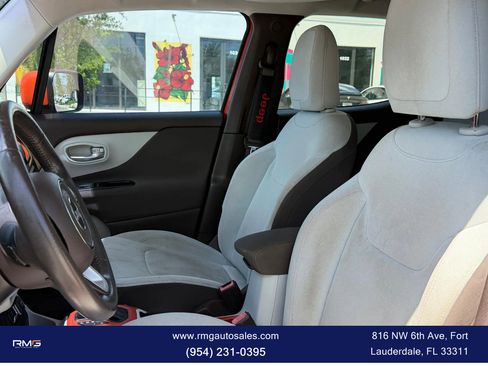 Used 2015 Jeep Renegade Latitude FWD image 13