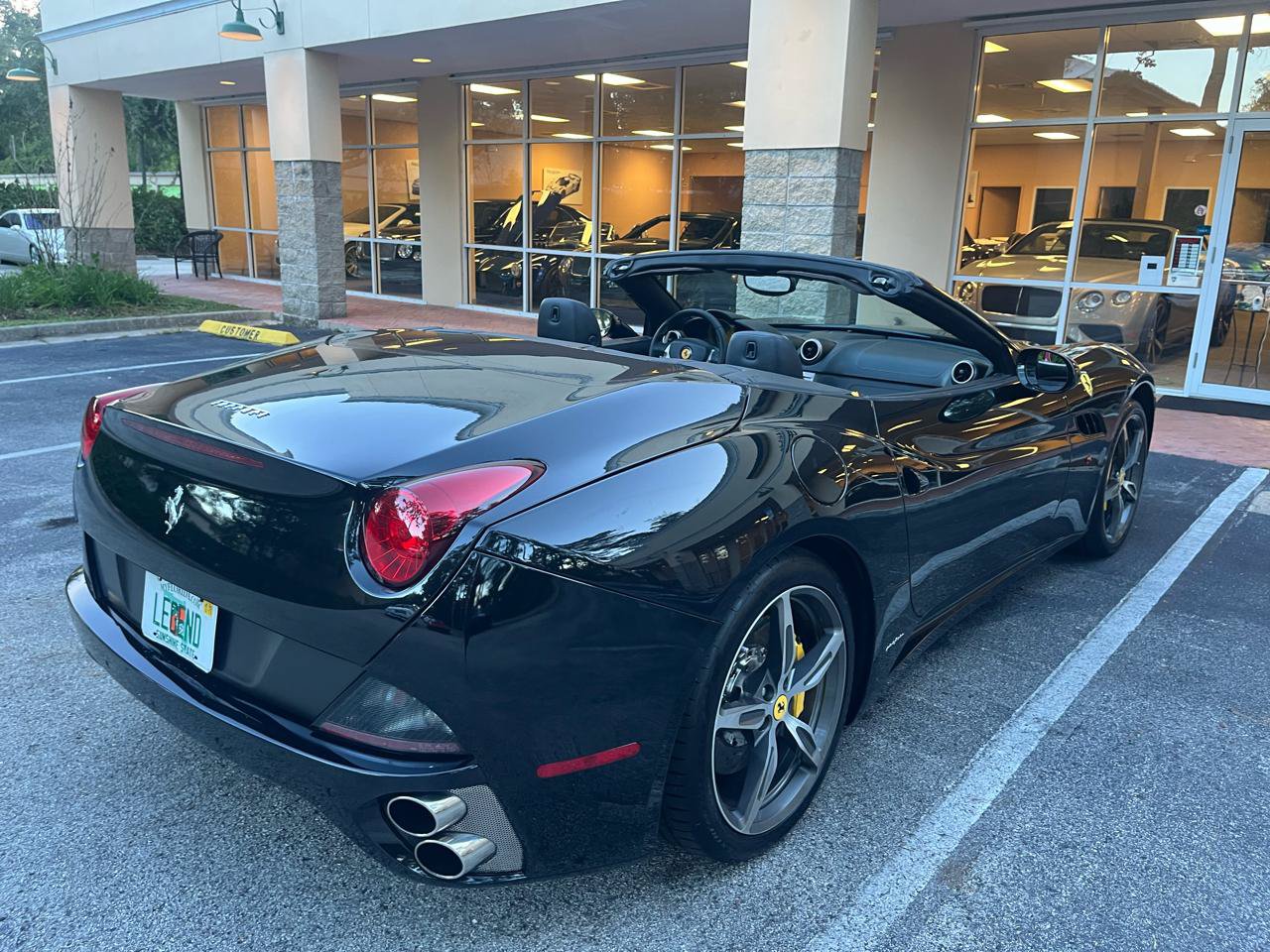 Used 2010 Ferrari California RWD image 4
