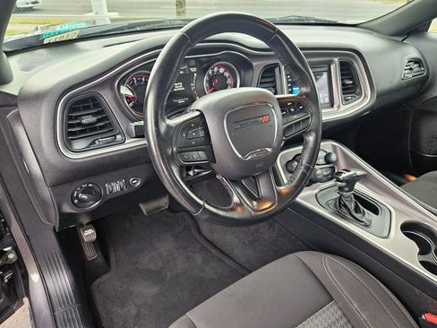 Used 2022 Dodge Challenger SXT RWD image 13