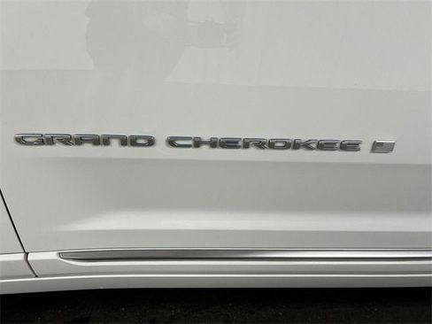 Used 2022 Jeep Grand Cherokee Summit image 33