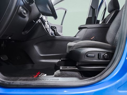 Used 2024 Chevrolet Equinox LT w/ LPO, Floor Liner Package FWD image 27