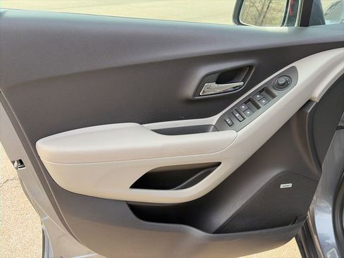Used 2015 Chevrolet Trax LTZ FWD image 21