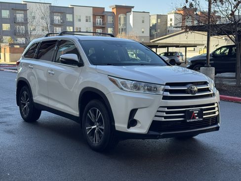 Used 2019 Toyota Highlander Plus image 6