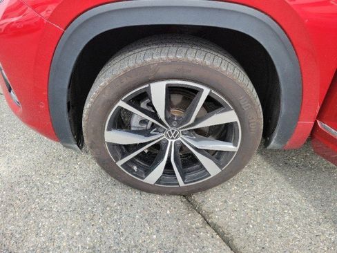 Used 2024 Volkswagen Atlas SEL Premium R-Line image 16