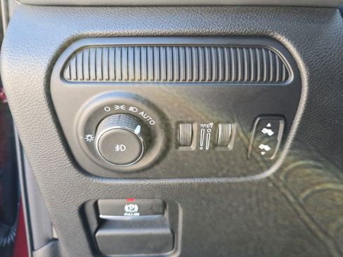 Used 2024 Jeep Wagoneer Series II w/ Flexible Seating Group image 28