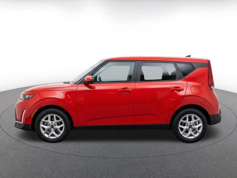 Used 2025 Kia Soul LX w/ LX Technology Package FWD image 4