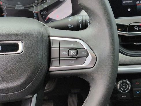 Used 2024 Jeep Compass Latitude AWD/4WD image 30