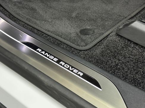 Used 2025 Land Rover Range Rover Long Wheelbase SE image 23