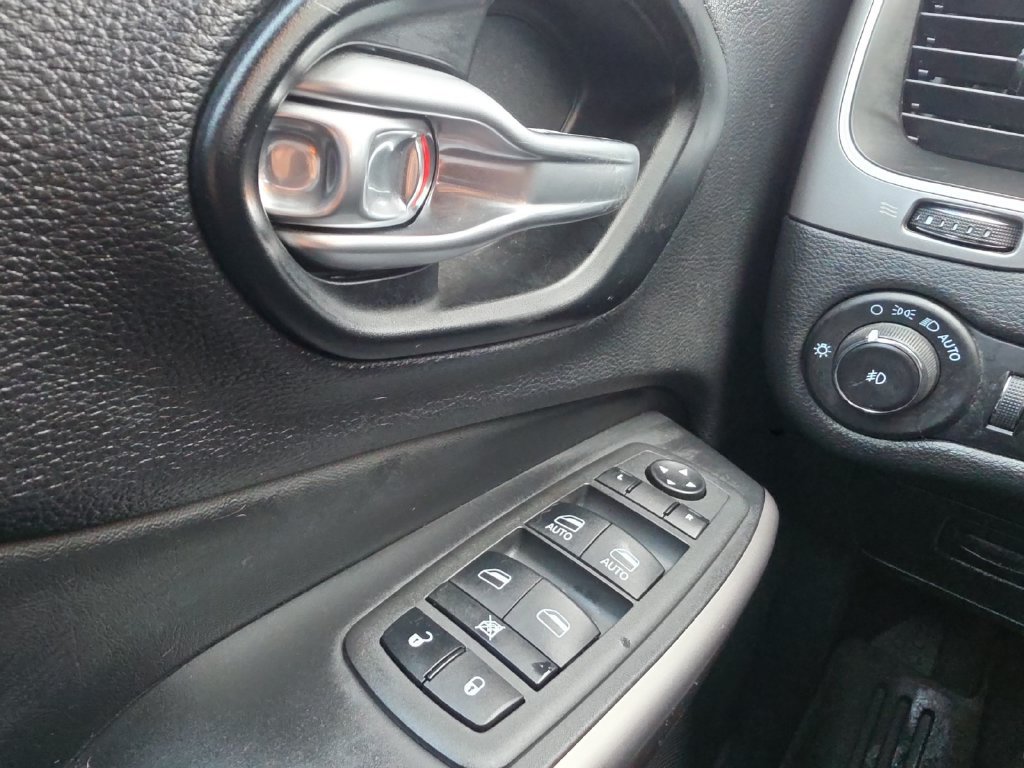 Used 2022 Jeep Cherokee Latitude Lux FWD image 21