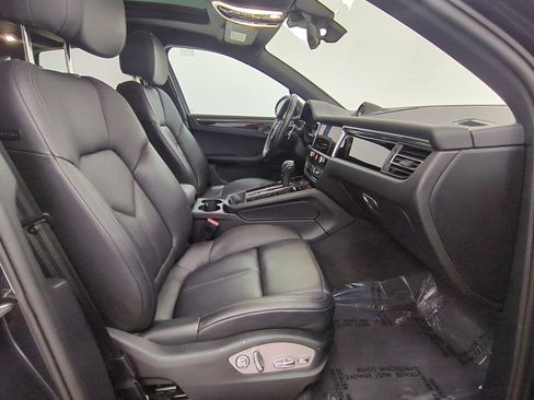 Certified 2023 Porsche Macan Turbo AWD/4WD image 25