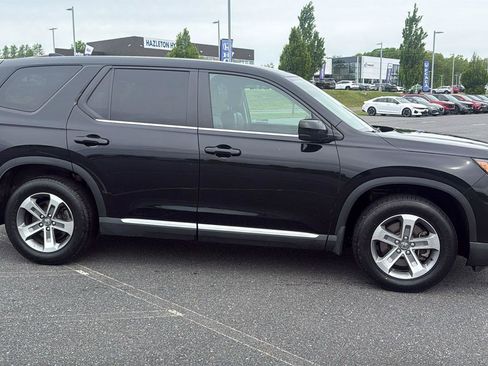 Used 2025 Honda Pilot EX-L image 3