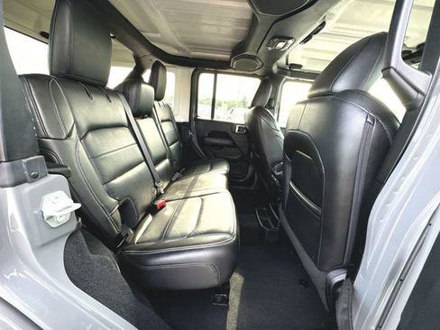 Used 2018 Jeep Wrangler Unlimited Sahara AWD/4WD image 28