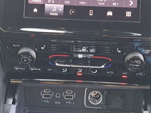 New 2025 Jeep Grand Cherokee L Laredo w/ Luxury Tech Group I image 4