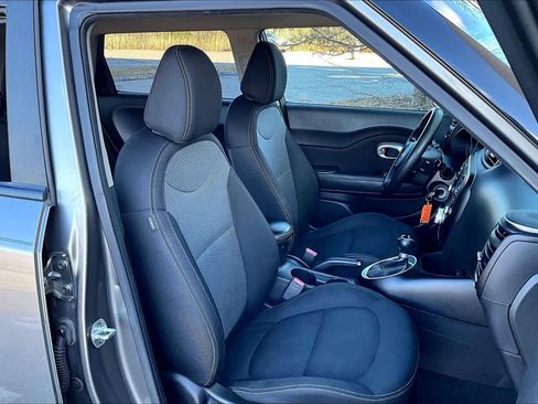 Used 2018 Kia Soul + image 7