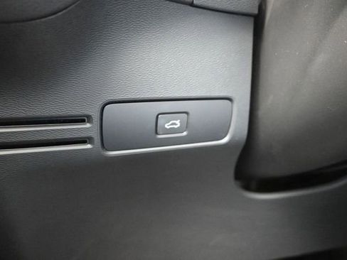 Used 2024 Volvo XC40 B5 Plus AWD/4WD image 28