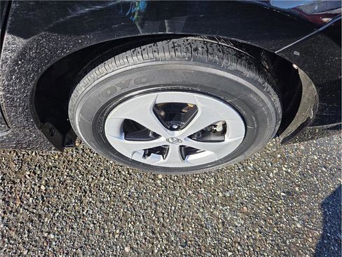Used 2014 Toyota Prius Four image 10