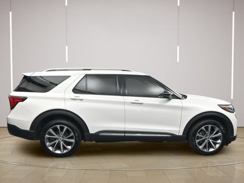 Used 2025 Ford Explorer Platinum w/ Ultimate Package AWD/4WD image 8