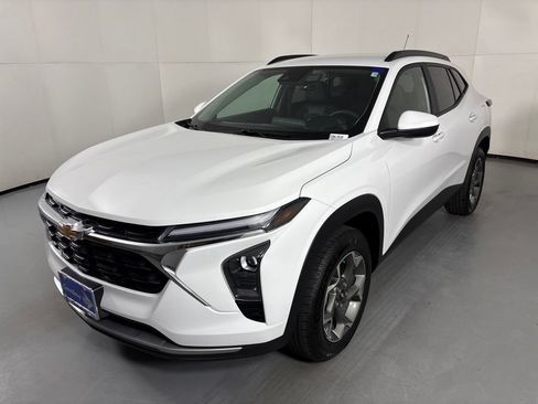 Used 2024 Chevrolet Trax LT FWD image 4