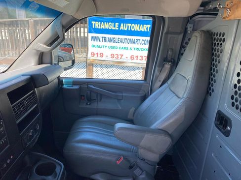 Used 2018 Chevrolet Express 3500 w/ Driver Convenience Package RWD image 10